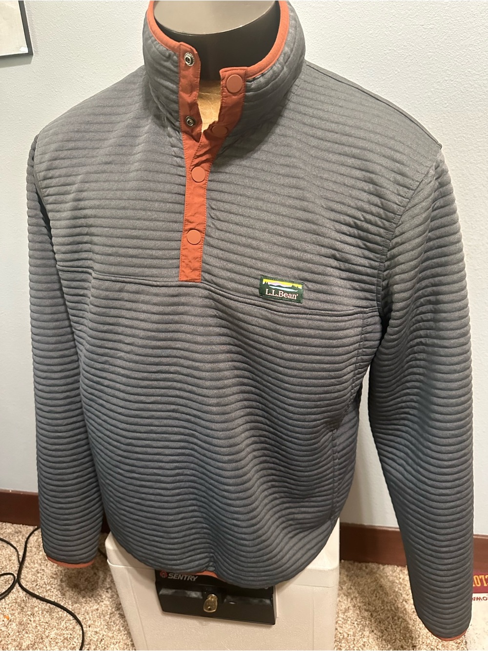 L.L. Bean Men's‎ Gray Quilted Snap Pullover with Orange Trim
